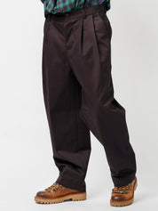 Pantalone con pieghe