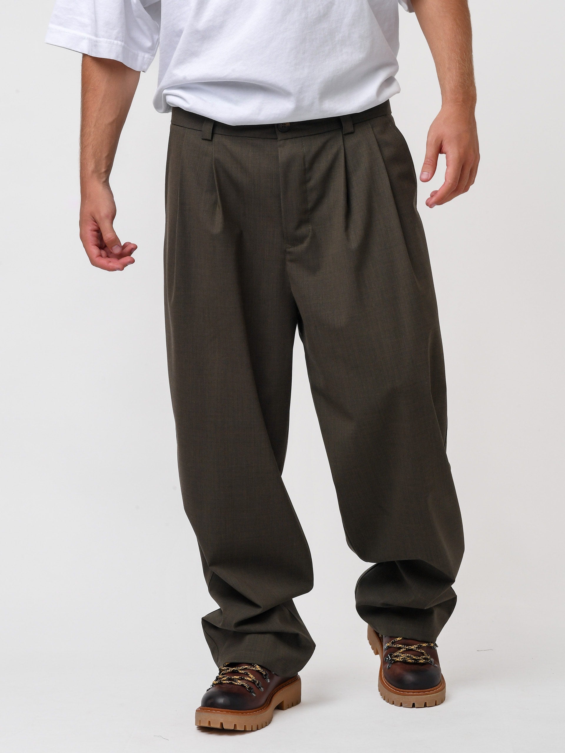 Pantalone in fresco lana con pieghe