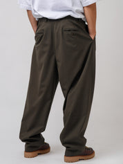 Pantalone in fresco lana con pieghe